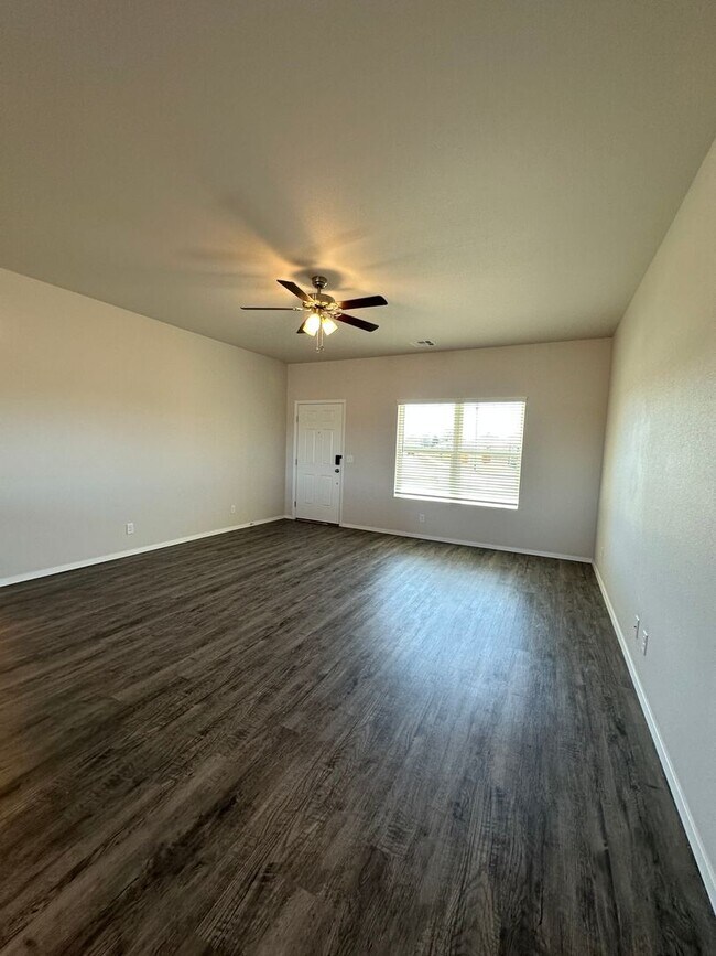 Building Photo - *Pre-leasing* Three Bedroom | Two Bathroom...