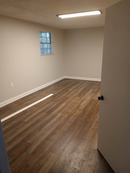 Building Photo - 2709 Bedford Way