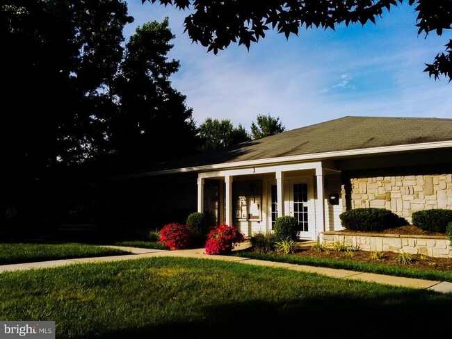 Building Photo - 15 Azalea Ct