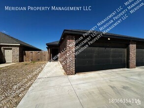 Building Photo - Three bed, Three bath Near TTU