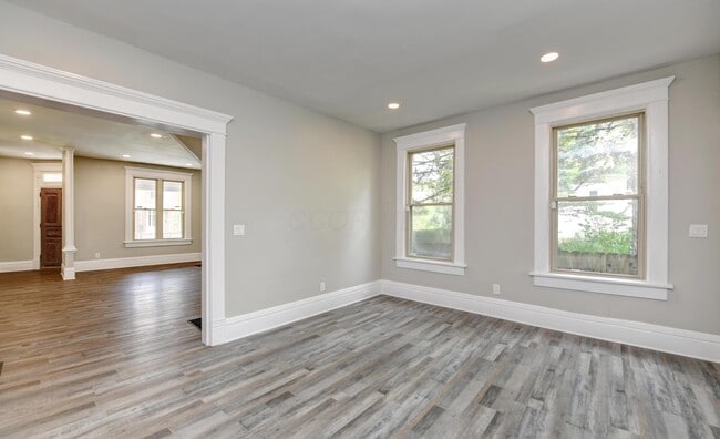 Building Photo - 1050 Oak St