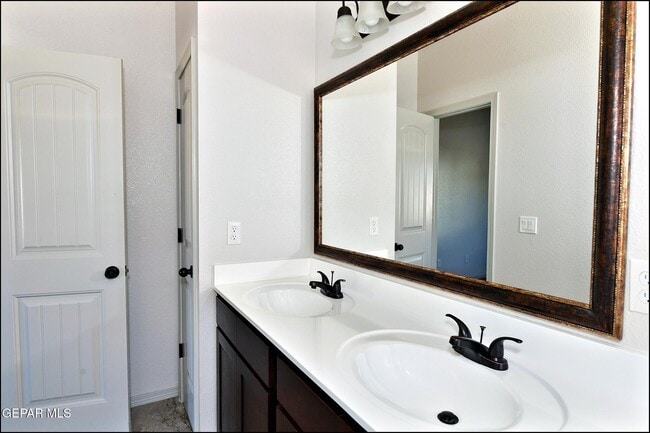 Building Photo - 14945 Tierra Escape Ave