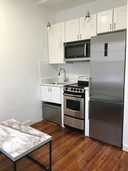 Primary Photo - 1620 Beacon St