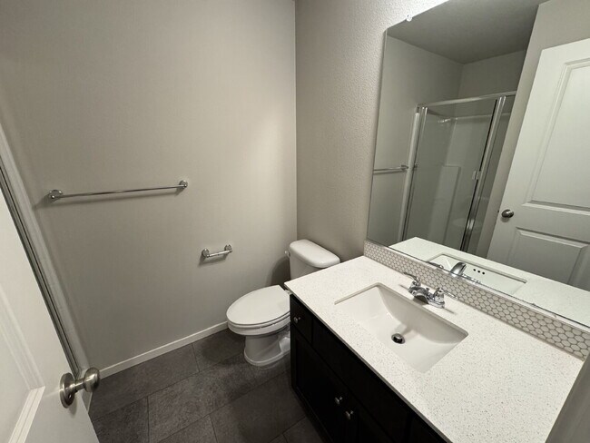 Building Photo - 5 Bedroom Camas Home, Spacious, Fenced Backyard