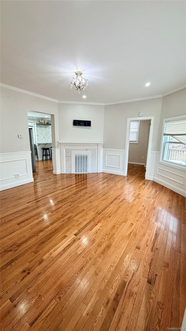 Building Photo - 153 Chester St