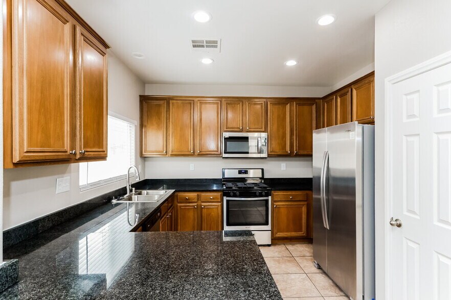 Building Photo - 9521 Colorado Blue St