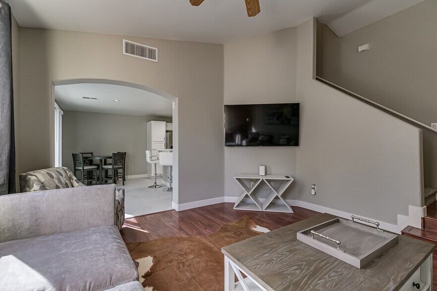 Building Photo - 7252 Quarterhorse Ln
