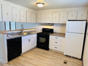 Building Photo - 2 Bedroom fresh remodel in Billings Heights