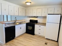 Building Photo - 2 Bedroom fresh remodel in Billings Heights
