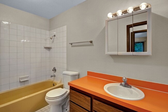 Arbor Pointe Apartments - Bathroom - Arbor Pointe