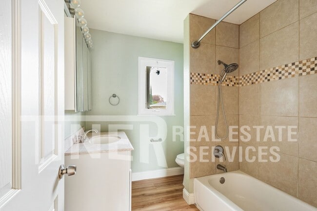 Building Photo - 603 11th St