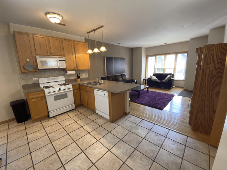 Kitchen - View 1 - 2442 W Fillmore St