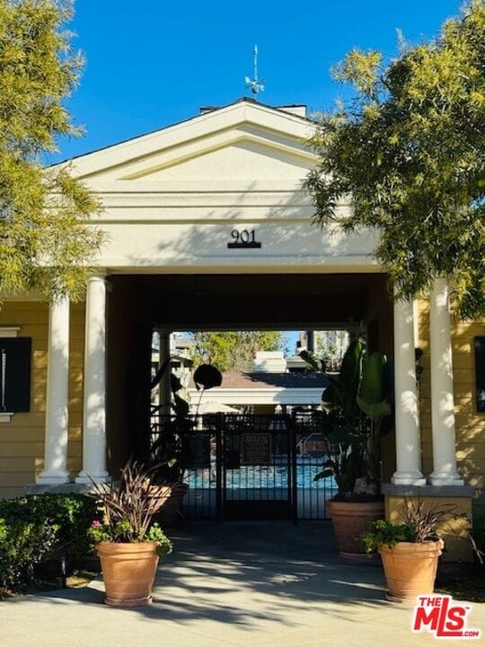 Building Photo - 1800 Oak St