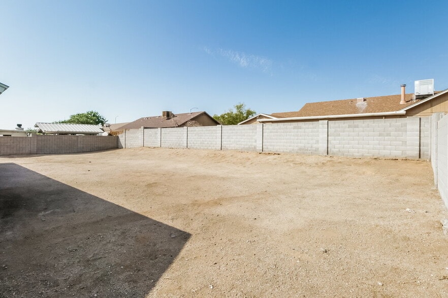 Building Photo - 8046 E Fairfield St