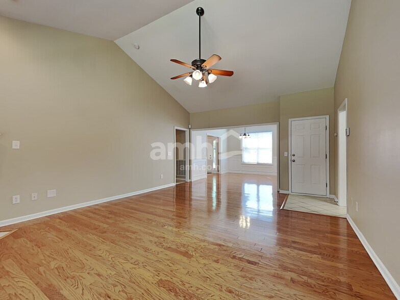 Building Photo - 1520 Paxton Dr