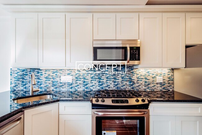 Building Photo - 108 Maverick St