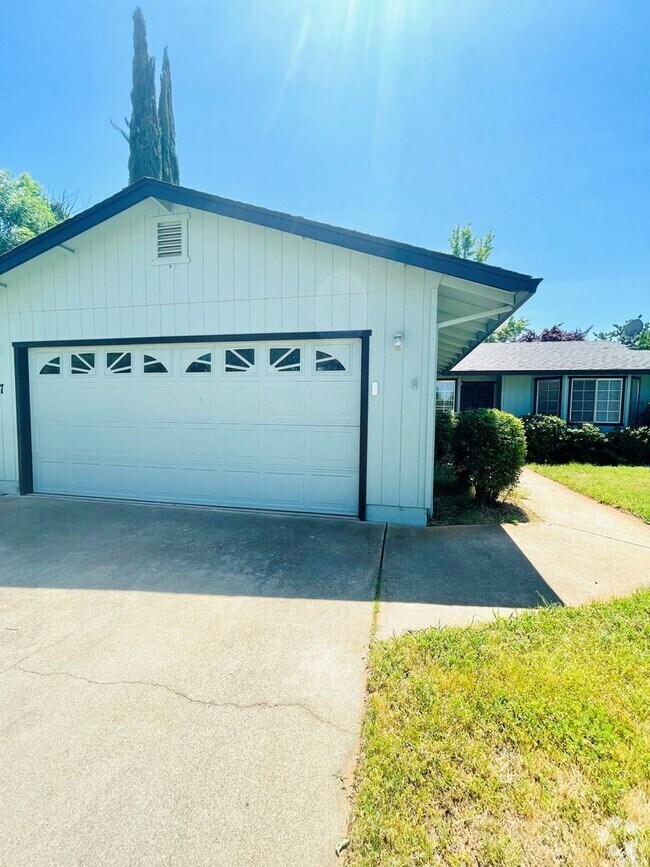 Building Photo - Remodeled Home in Starview Subdivision
