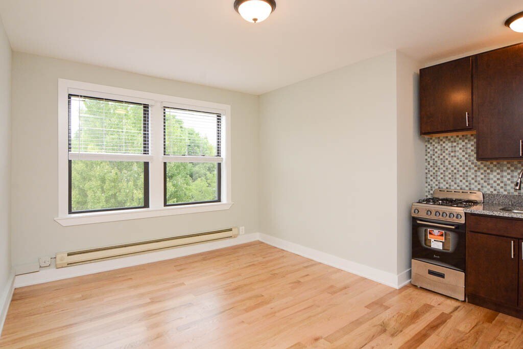 Building Photo - 4551 N Damen Ave