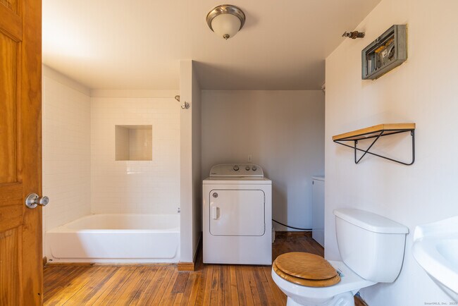 Building Photo - 325 Myrtle Ave