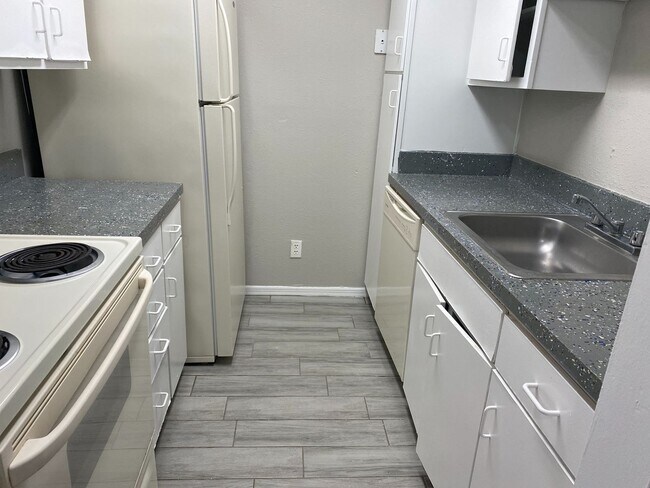 Building Photo - Serravella - 285-202