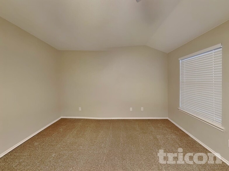 Building Photo - 626 Chapman Dr