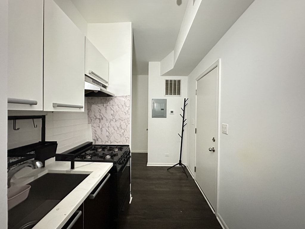 Building Photo - 5054 N Winthrop Ave