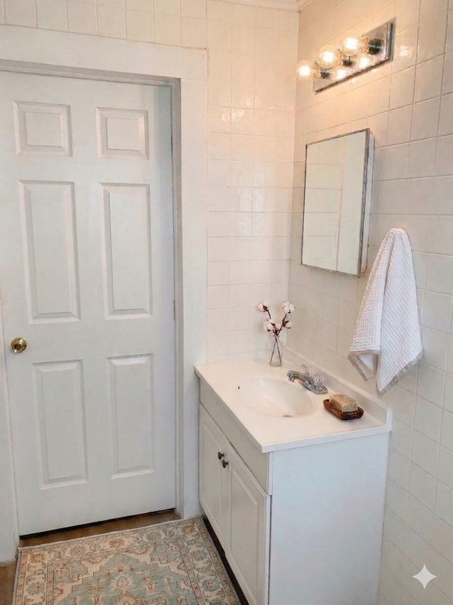 Building Photo - Charming 2bd 1ba Close to the Downtown Durant