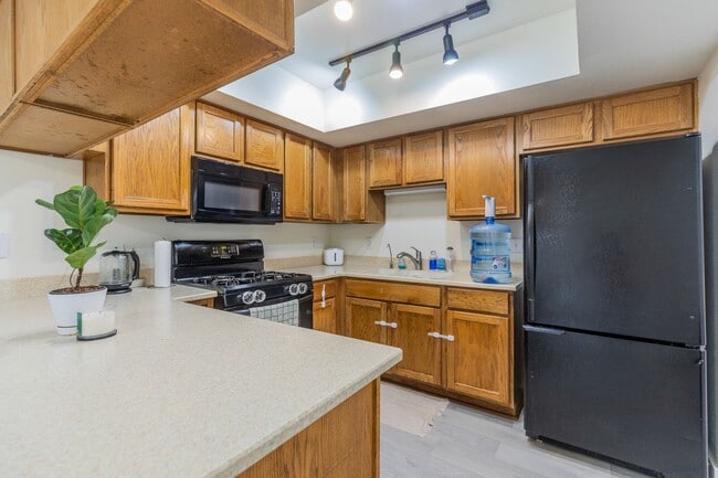 Building Photo - 3 Bedroom 2 Bath Home