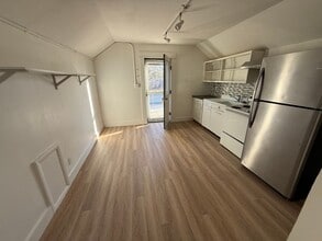 Building Photo - 316 E Peach St