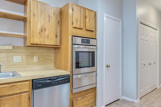 Building Photo - 8318 Greenslope Dr