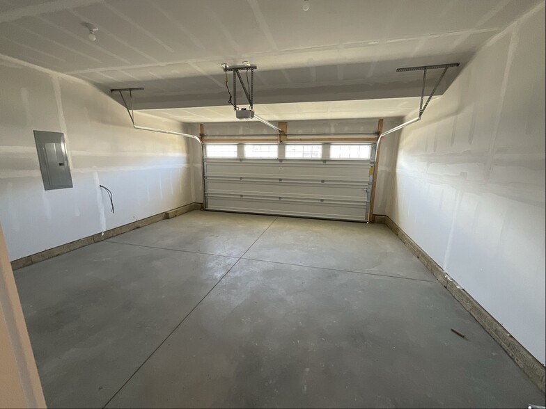 Building Photo - 1210 Elowen Way