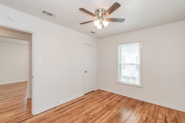 Building Photo - Beautiful home in a great location