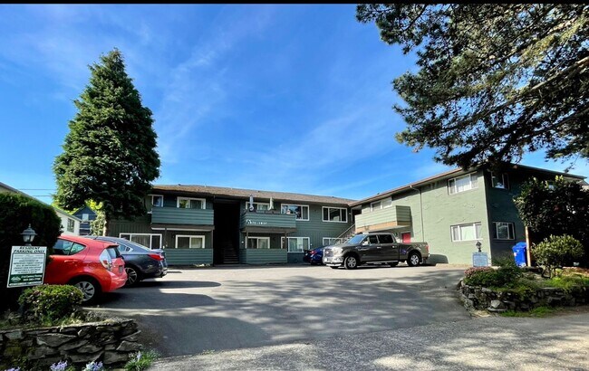 Primary Photo - Irvington Top Floor 1 Bed~ Off Street Park...