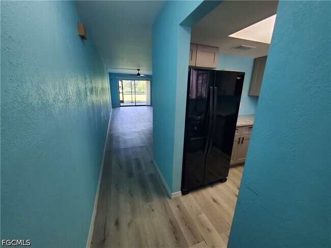 Building Photo - 1055 Palm Ave