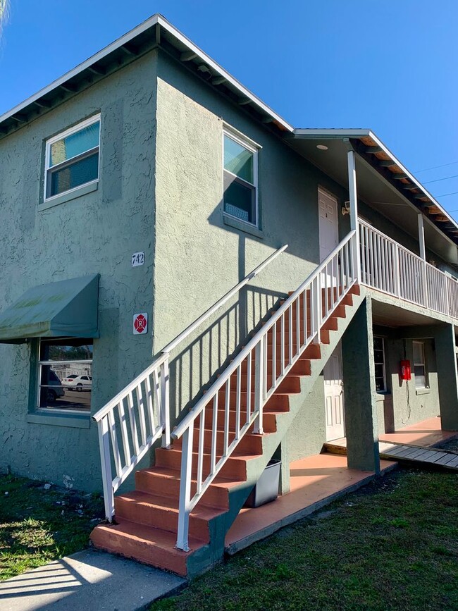 Building Photo - 2/1 Condo For Rent  in St. Cloud Next Near Excellent Schools