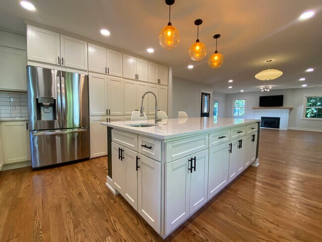 Building Photo - Gorgeous 2 bed home on the lake!!!