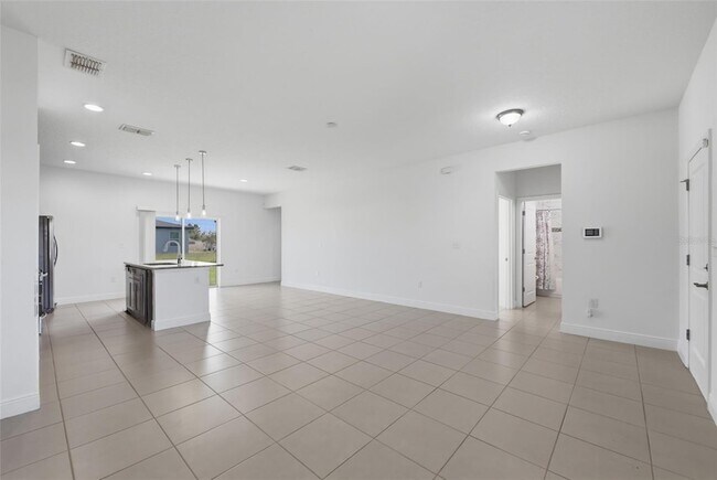 Building Photo - 304 Begonia Ct