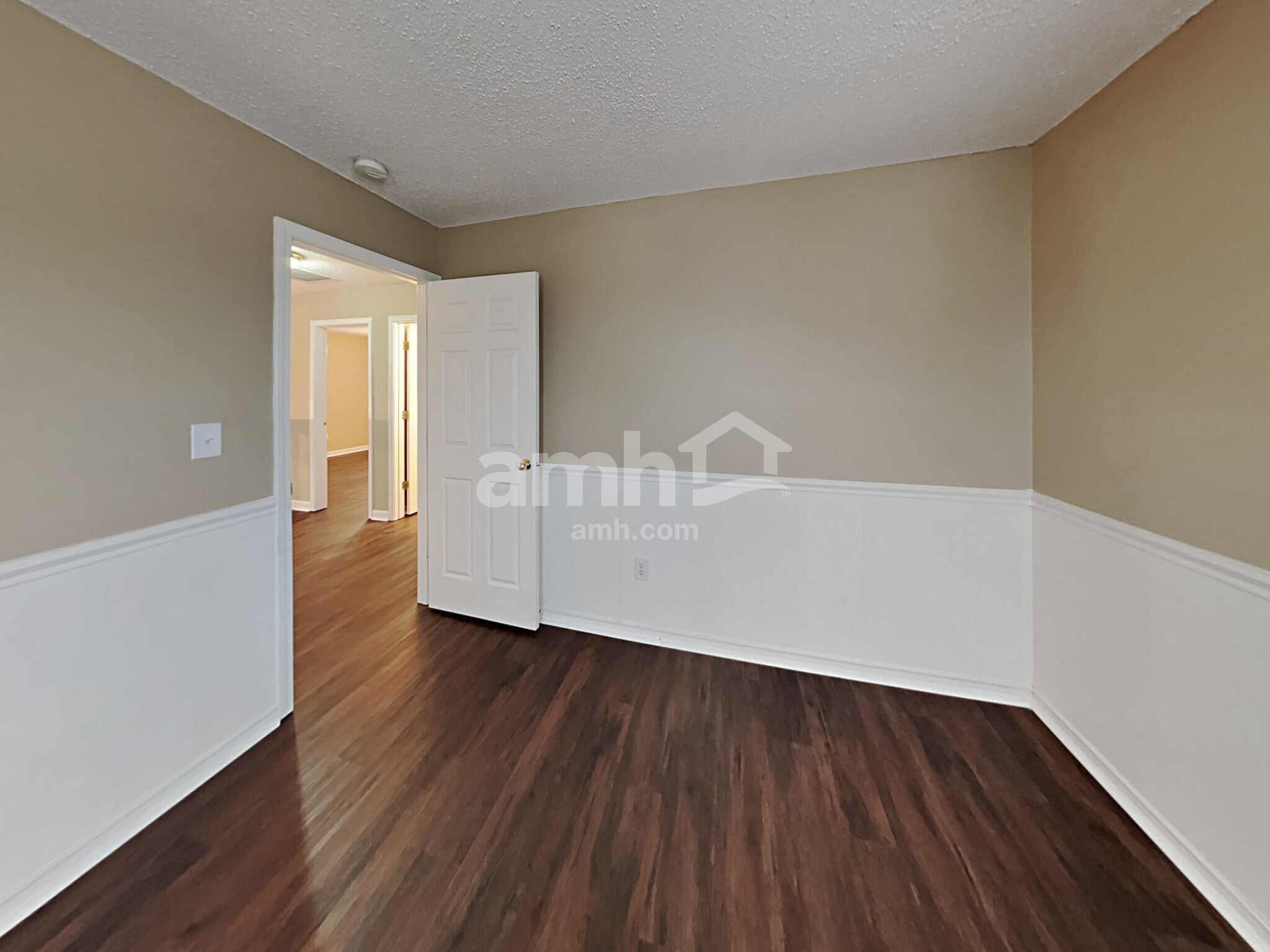 Building Photo - 657 Blue Meadow Dr