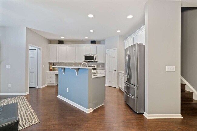 Building Photo - Experience Comfort and Style: Spacious 3-B...