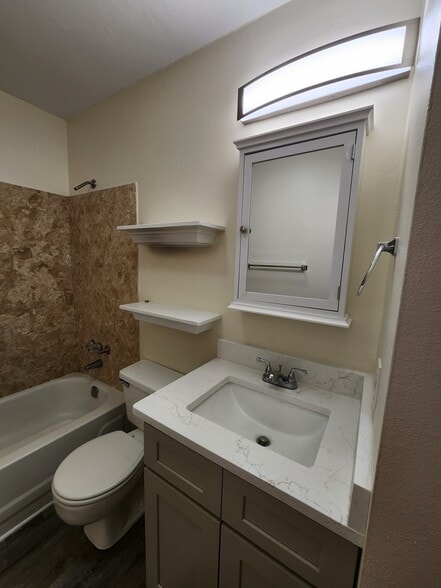 Building Photo - 4780 Pontchartrain Dr