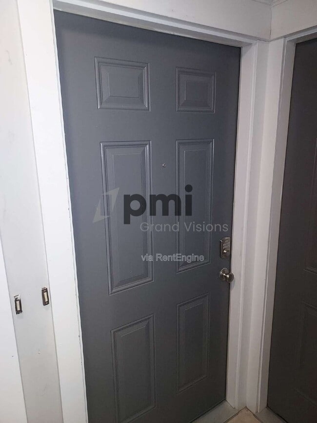 Building Photo - 465 E Main St