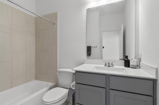 Building Photo - 338 Langhorne Bnd