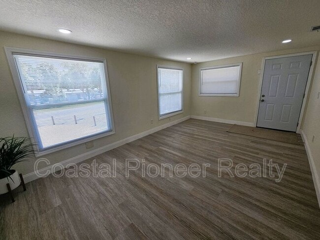 Building Photo - 15233 Omaha St