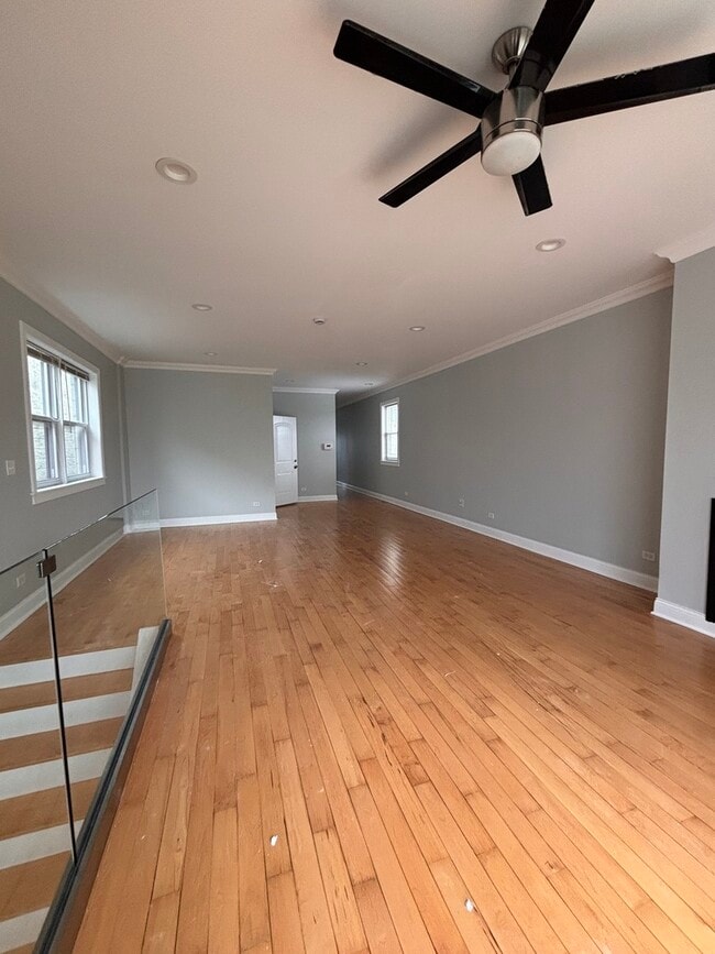 Building Photo - 4933 S Prairie Ave