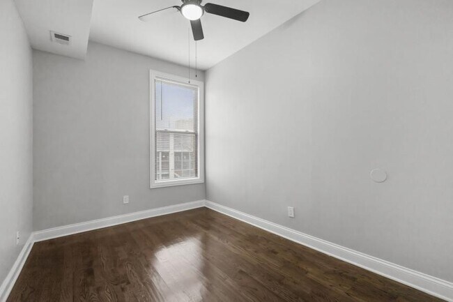 Building Photo - 3 bedroom in Chicago IL 60618