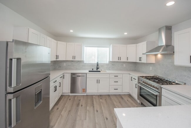 Building Photo - Dover Shores