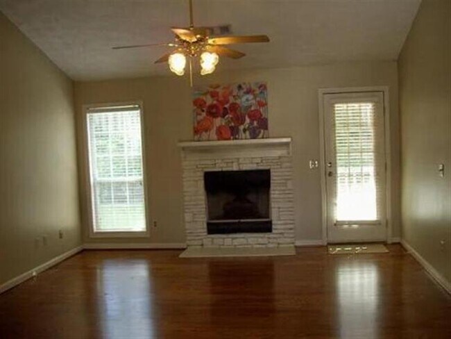 Building Photo - BEAUTIFULHOMES....