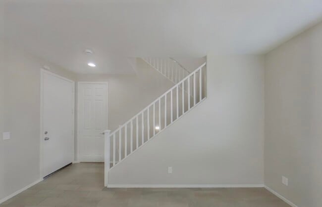 Building Photo - Ready Now!