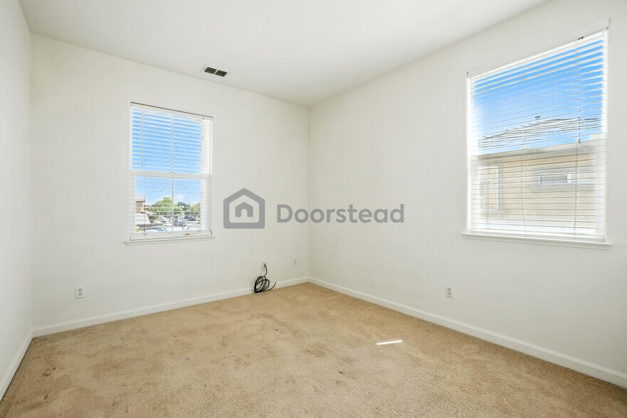 Building Photo - 252 Crescent Moon Dr