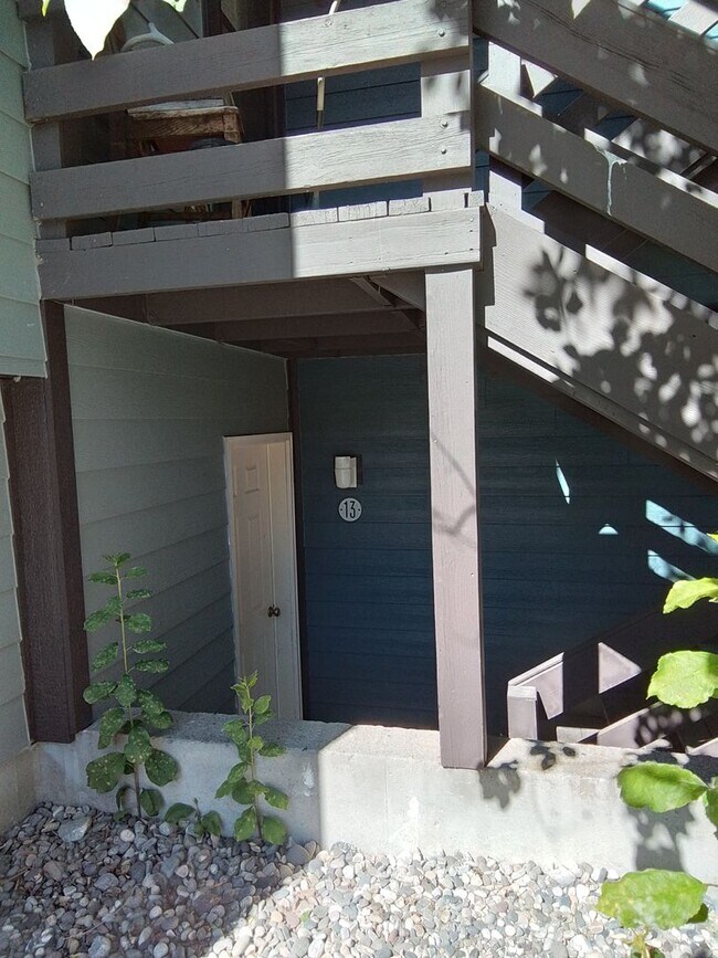 Building Photo - 719 S Church Ave